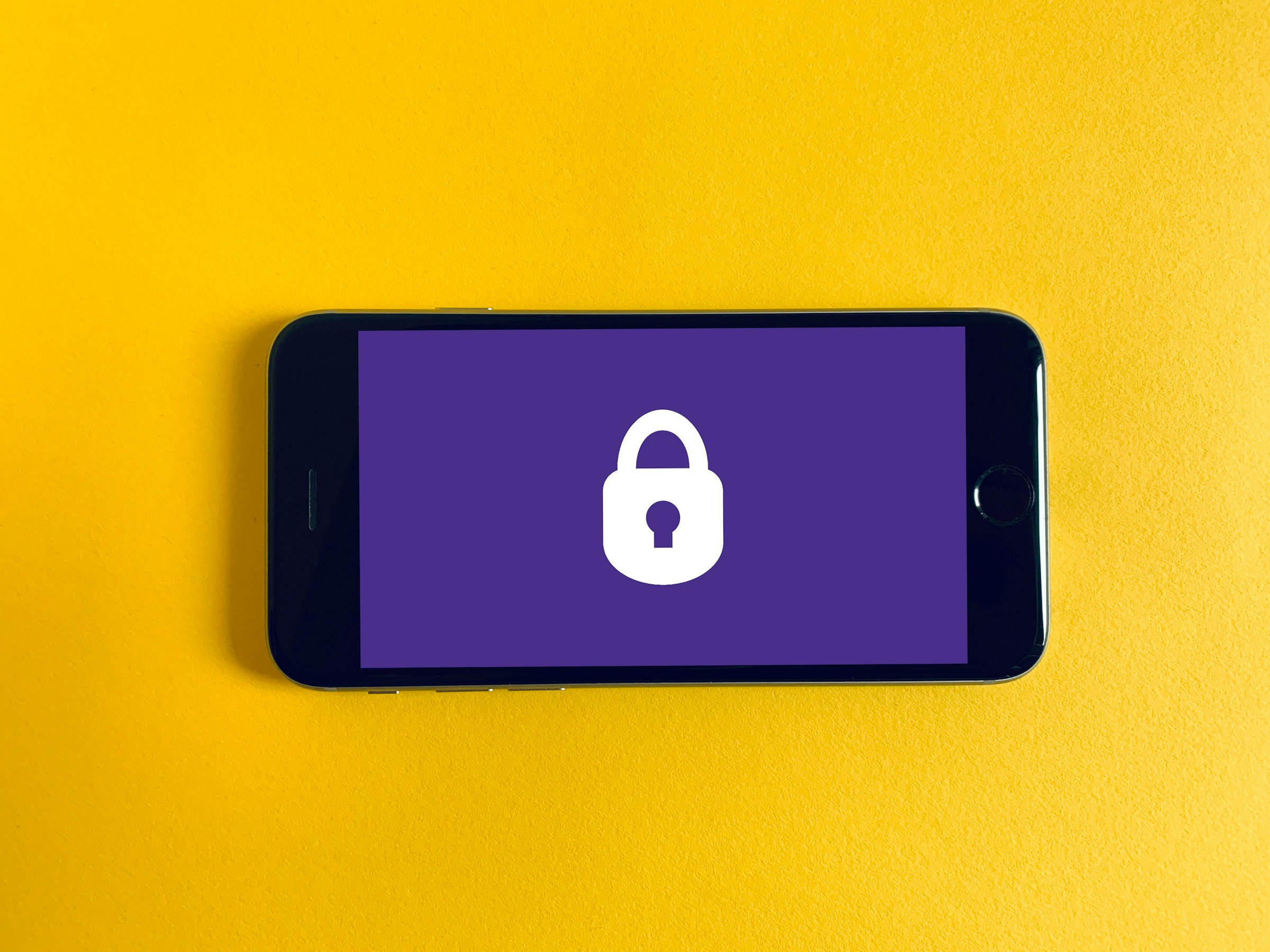 WordPress säkerhet – skydda din hemsida mot hackare med uppdateringar, brandväggar och backup."